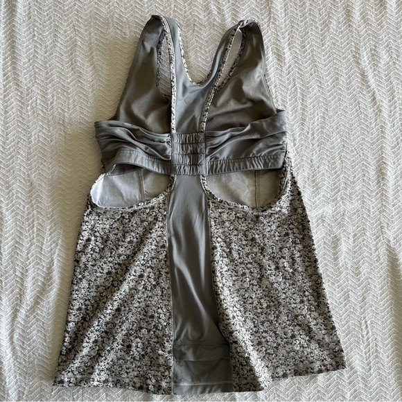 Lululemon Racerback Grey Floral Turbo Tank Tone It Built in Bra - Picture 6 of 11